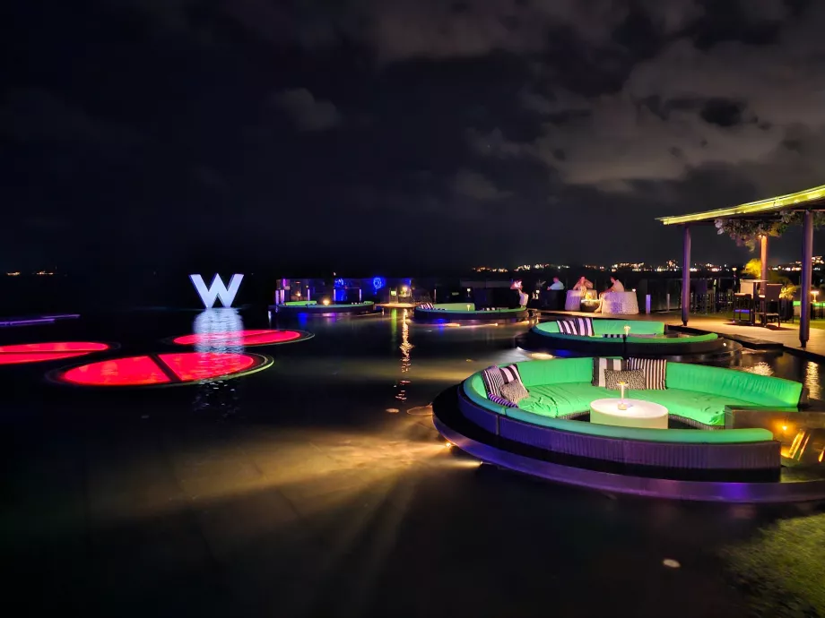 WooBar etter mørkets frembrudd