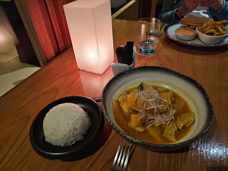 Middag i hotellets restaurant