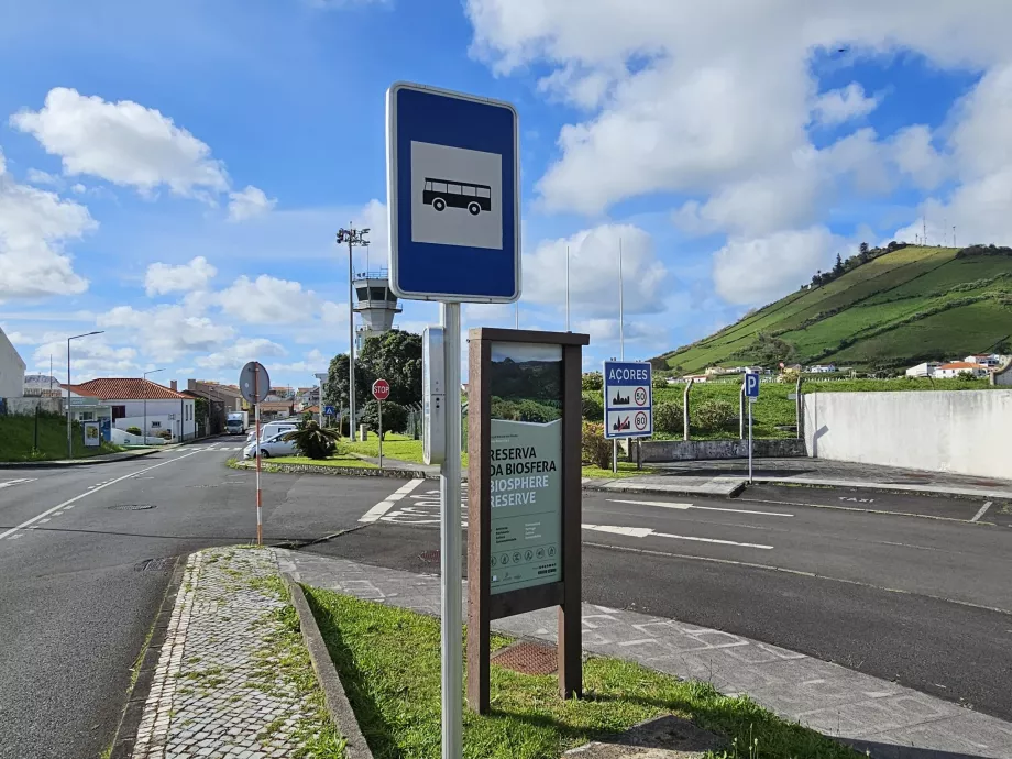 Bussholdeplass på Flores lufthavn