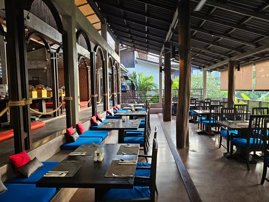 Hotellrestauranten serverer frokost