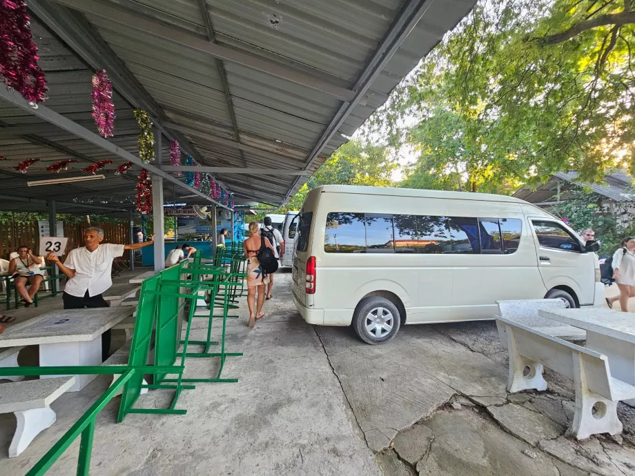 Minibuss - avreise tilbake til hotellet