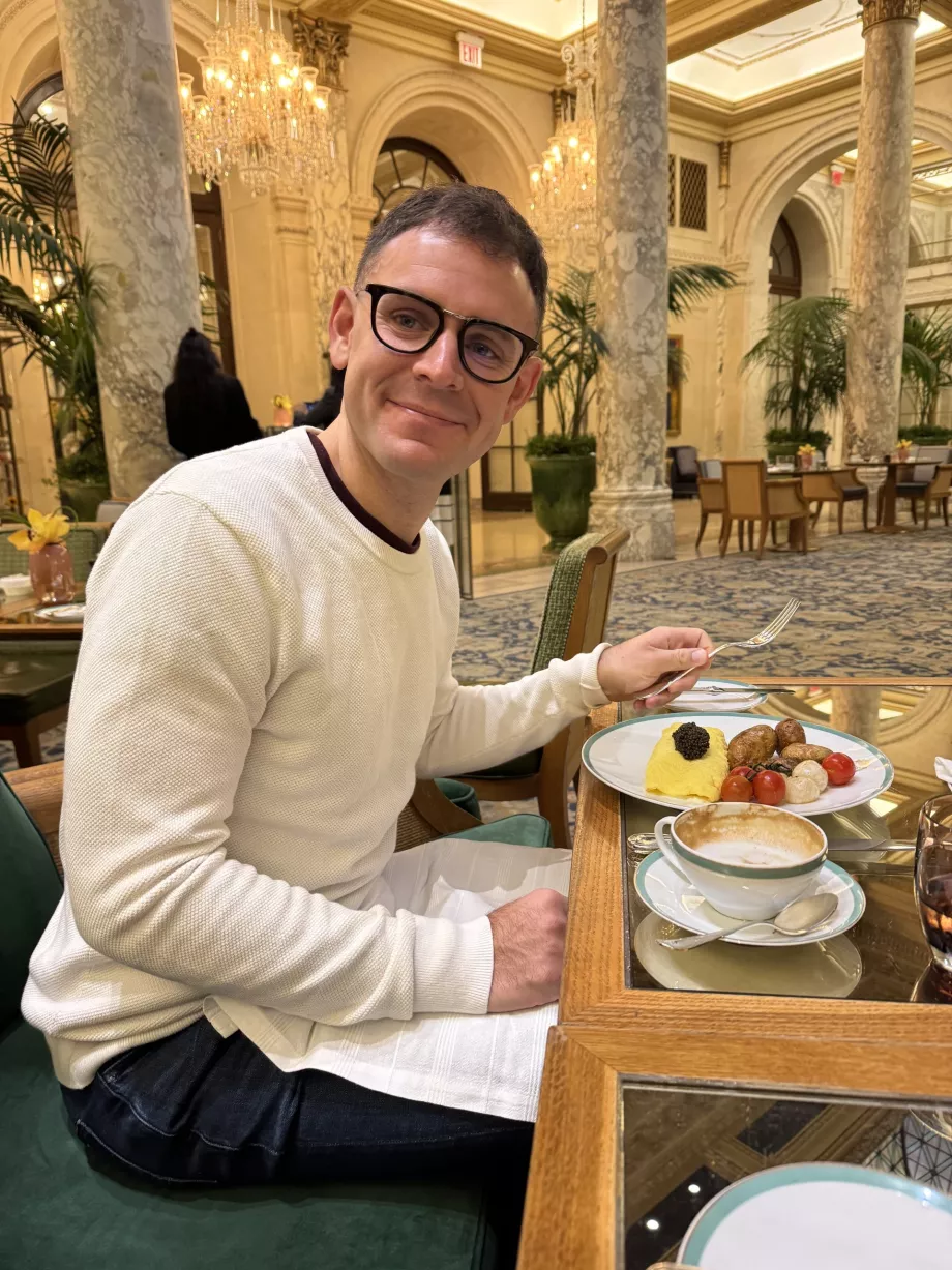 Jeg spiser frokost på Plaza Hotel