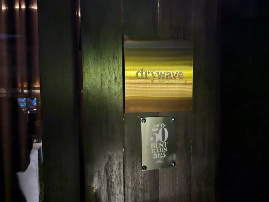 Dry Wave Cocktail Studio - inngang