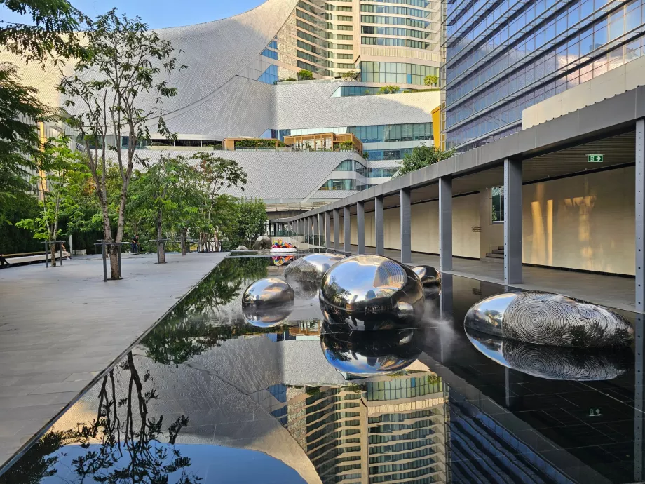 Firkant over Akara Sky Hanuman