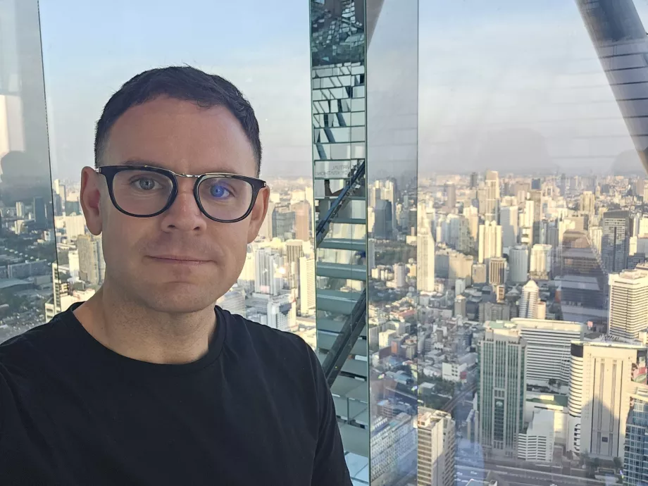 Akara Sky Hanuman - Meg i rommet Bangkok Refleksjon