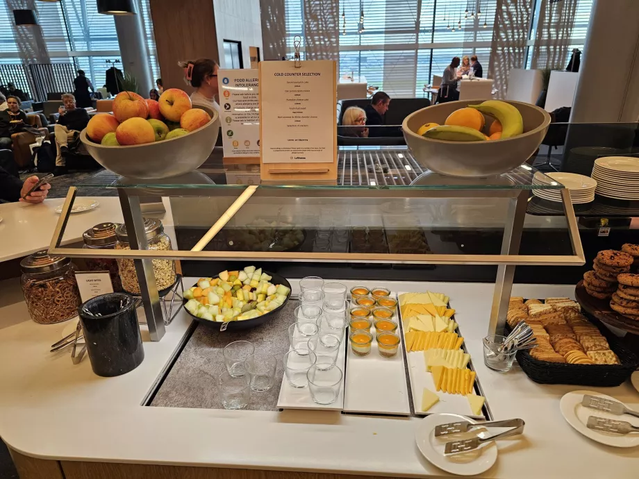 Godteri, frukt og ost