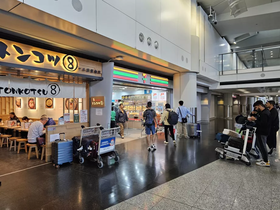 7-Eleven, ankomsthallen, HKG lufthavn