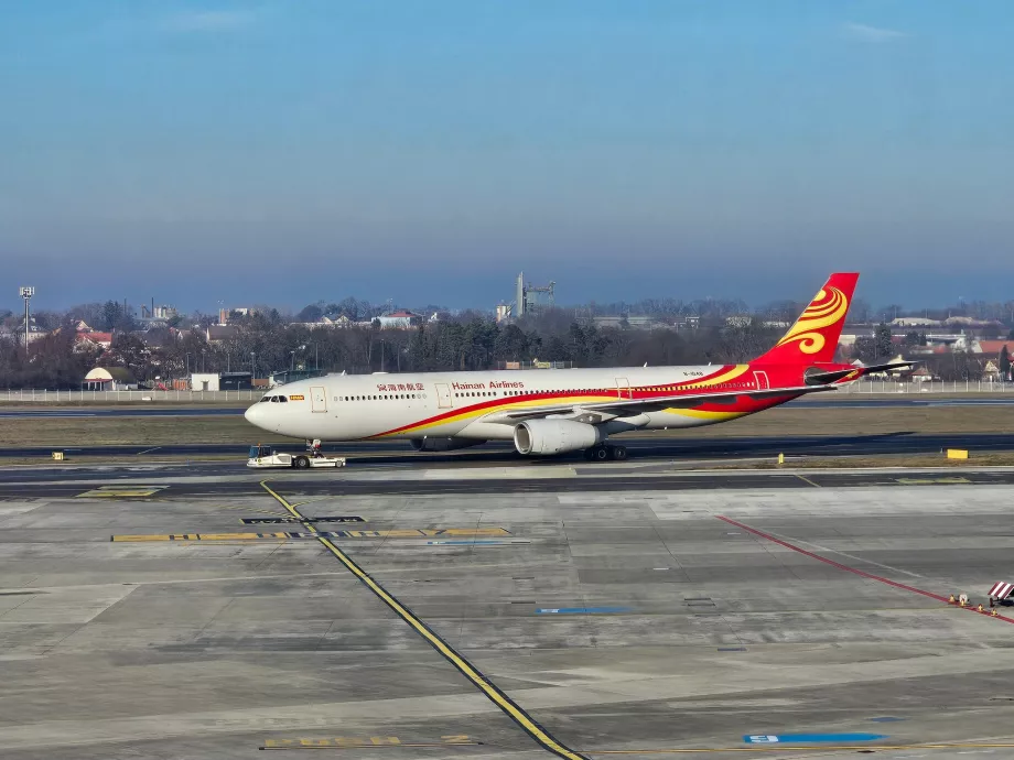 Airbus A330-300 Hainan Airlines i Praha