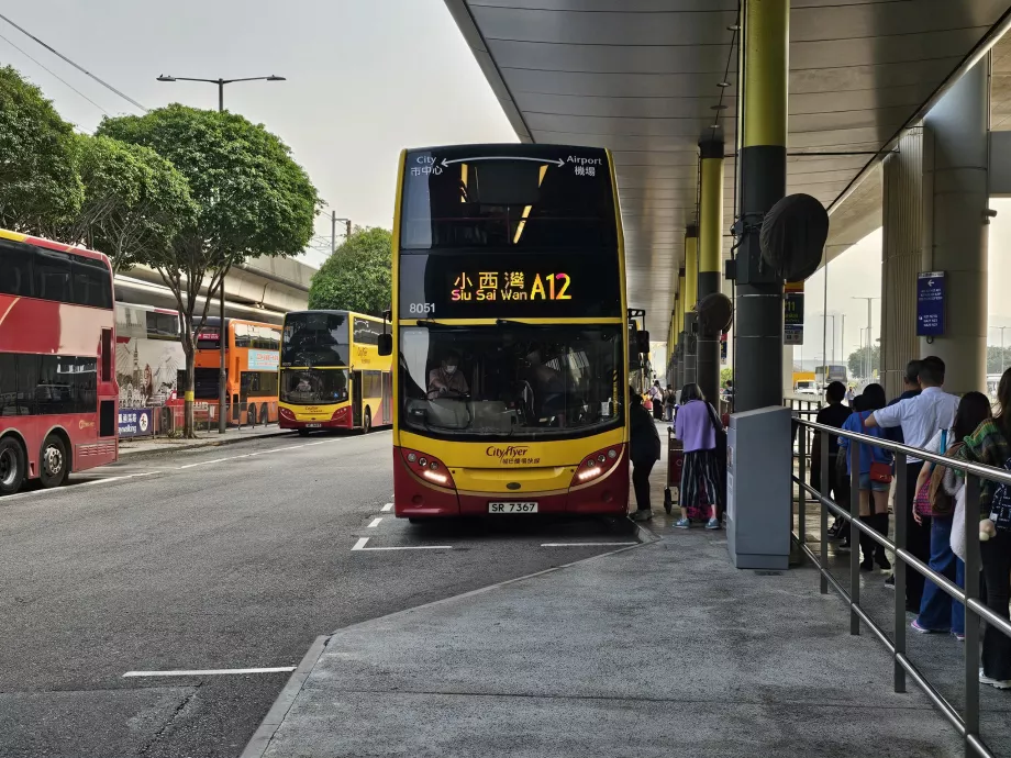 Buss A12 på flyplassen