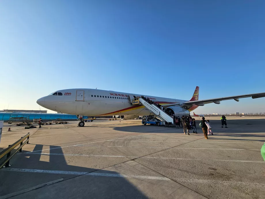 Flyet vårt på flyplassen i Beijing