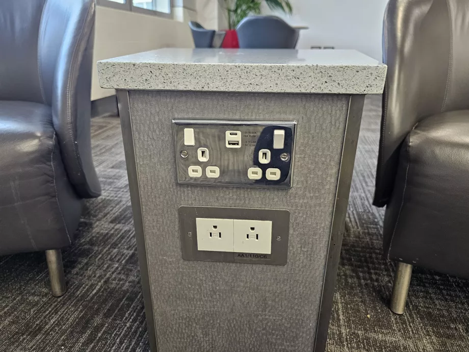 Stikkontakter og ladere