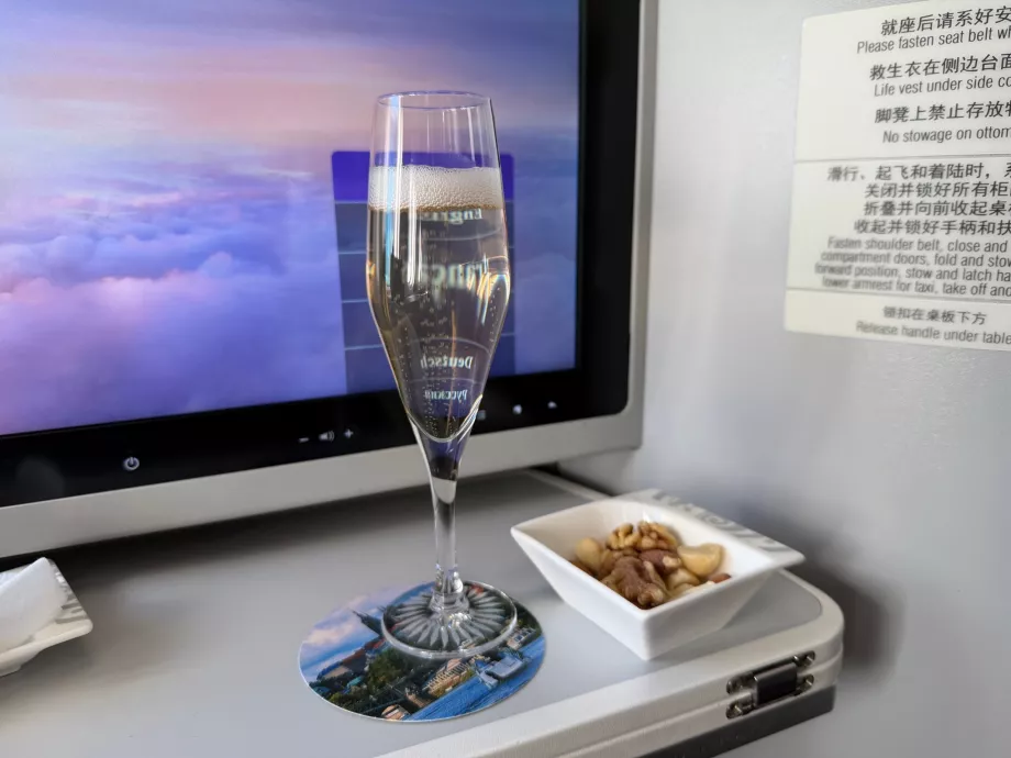 Velkomstdrink og nøtter