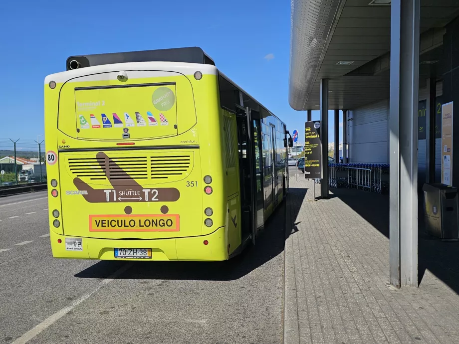 Shuttlebussholdeplass foran Terminal 2