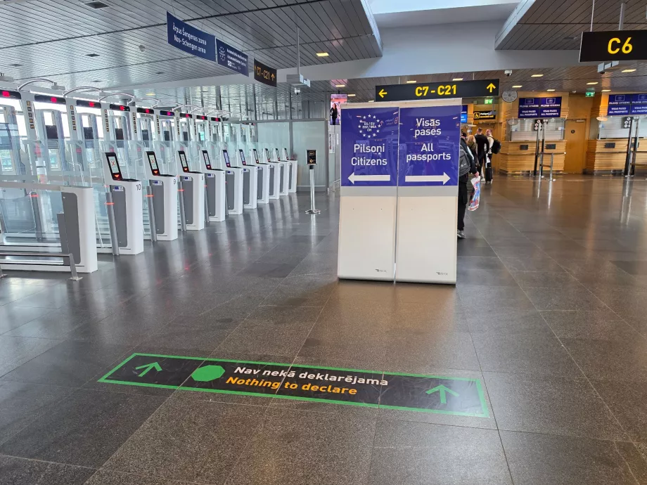 Passkontroll for flyreiser utenfor Schengen-området