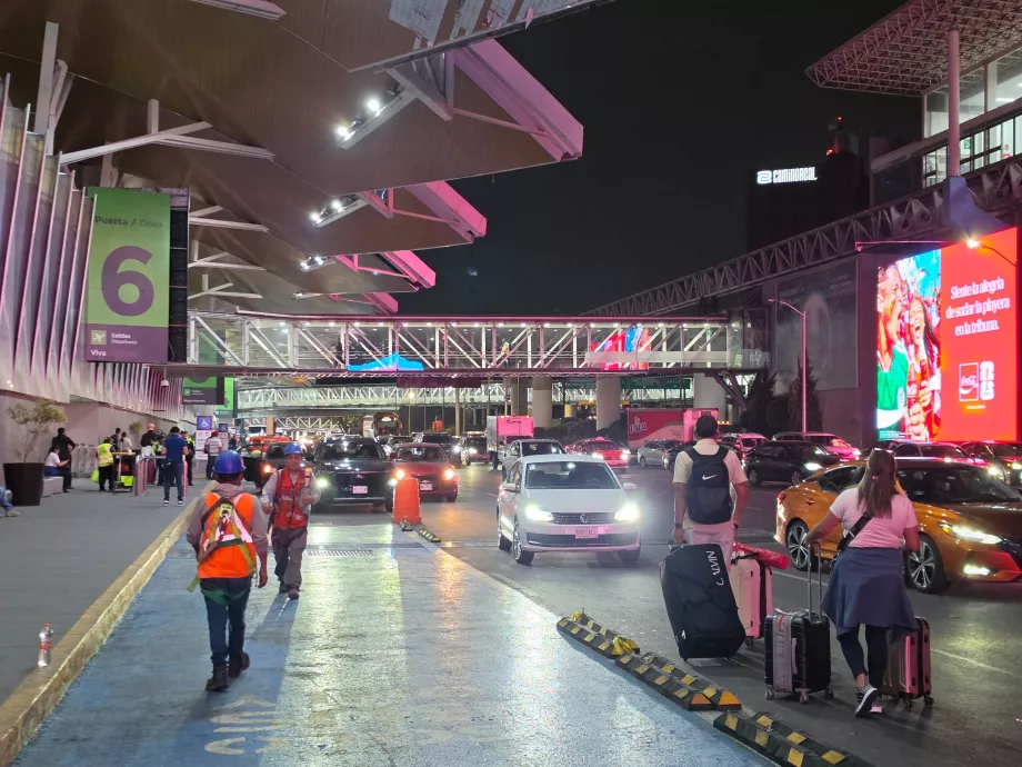 Uber-hentepunkt foran terminal 1