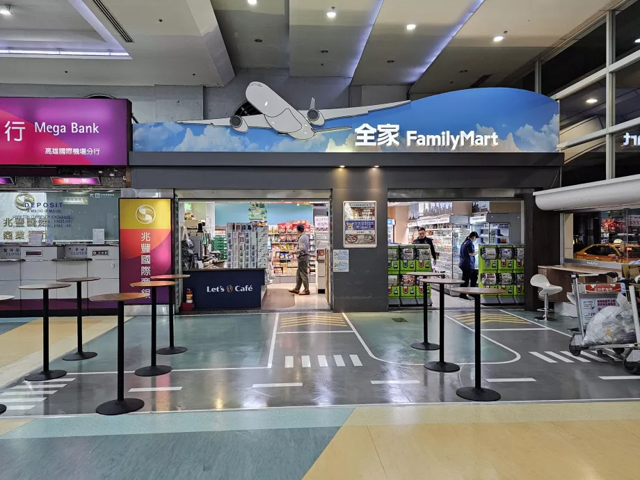 FamilyMart, Kaohsiung lufthavn