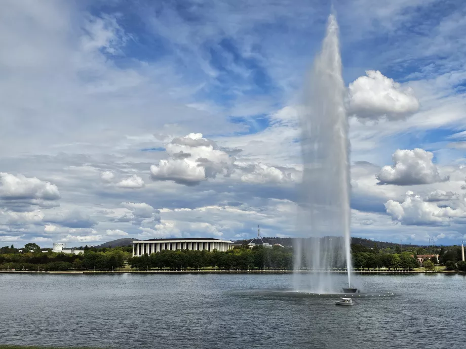 Fontene, Captain Cook Memorial