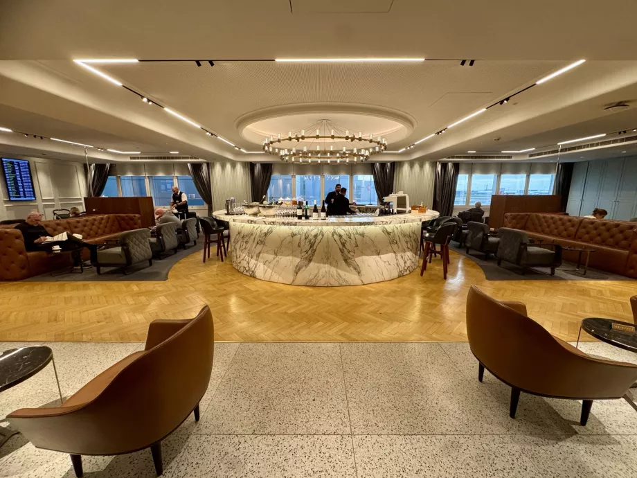 Salong med bar i øverste etasje