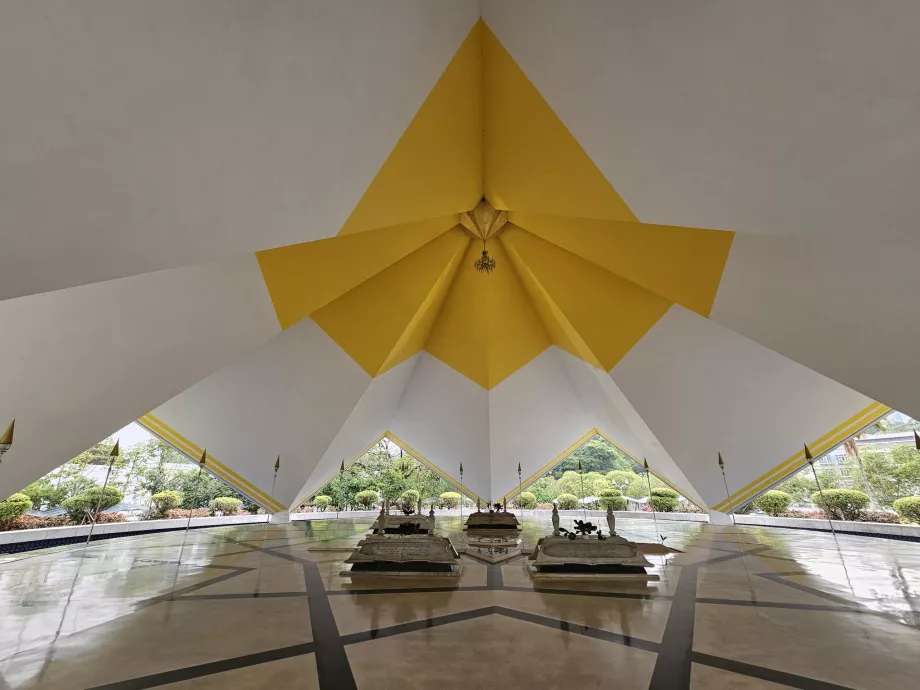 Nasjonalmoskeen, Makam Pahlawan-graven