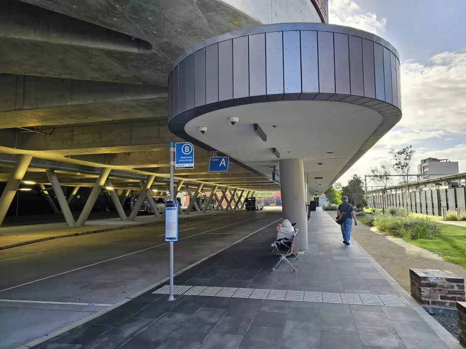 Bussholdeplass i retning flyplassen i sentrum