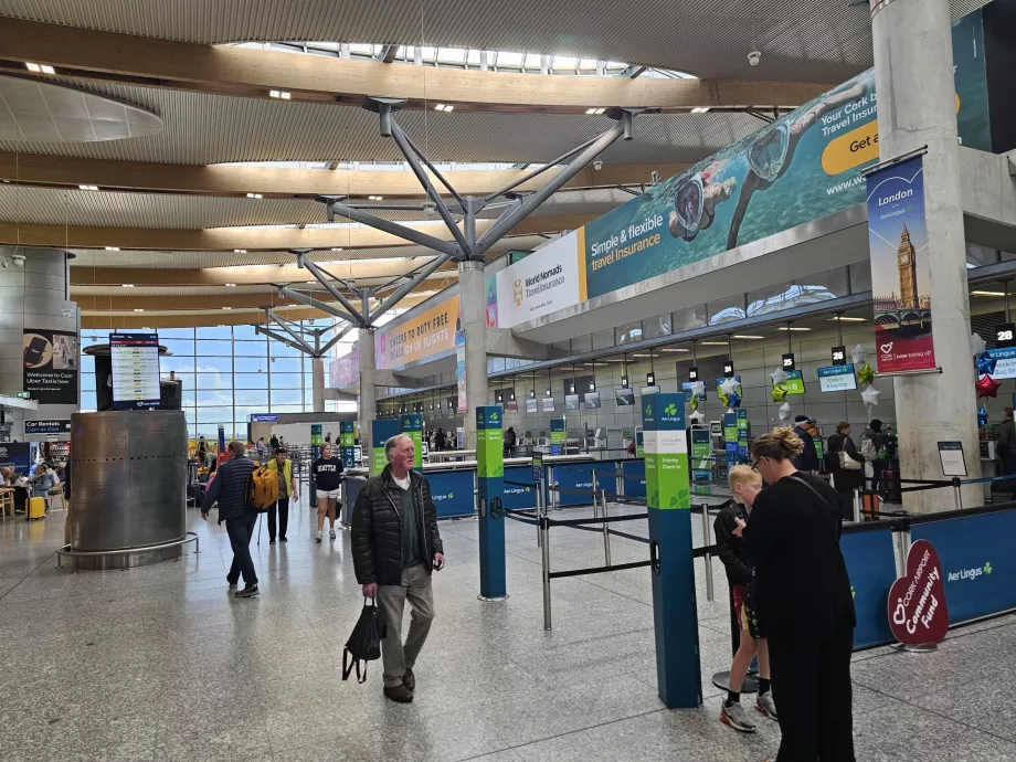 Innsjekkingsskranker i avgangshallen