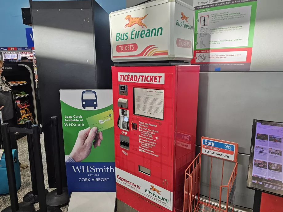 Billettautomat inne i ankomsthallen