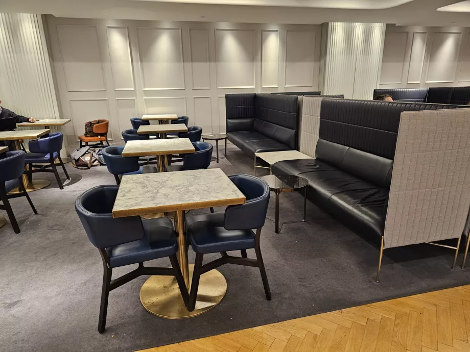 Spisebord i 1. etasje