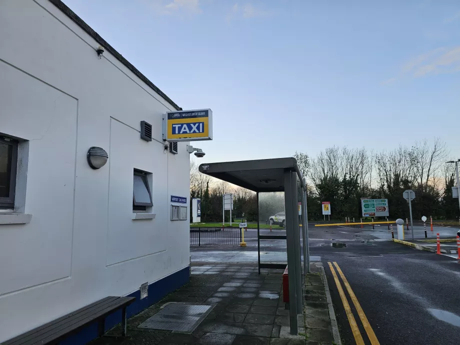 Drosjeholdeplass og bussholdeplass