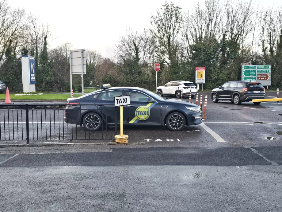 Drosjeholdeplass foran terminalen
