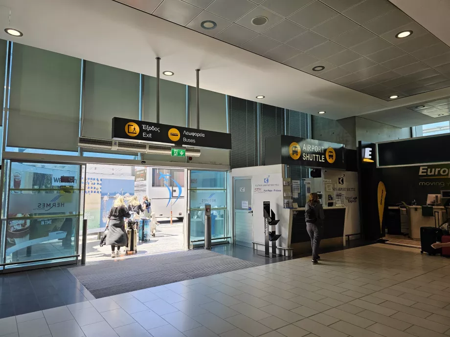 Utgang til busser og reisebyråer på Kapnos