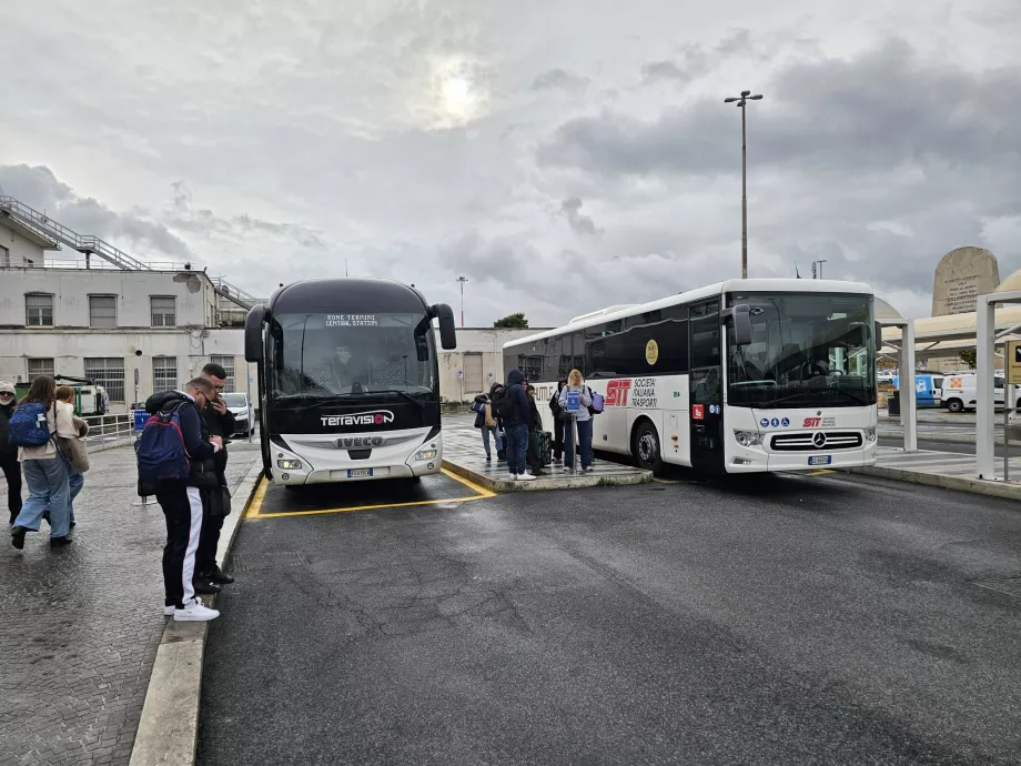 Ekspressbussholdeplasser i retning Roma Termini