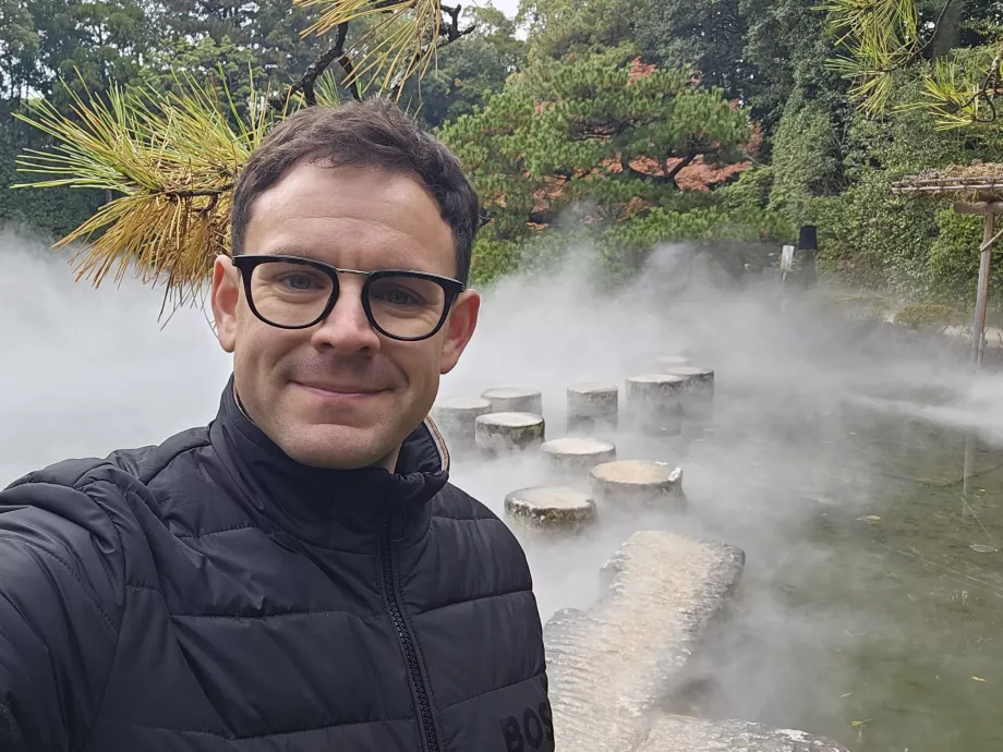 Jeg i hagen ved Heian-Jing-helligdommen