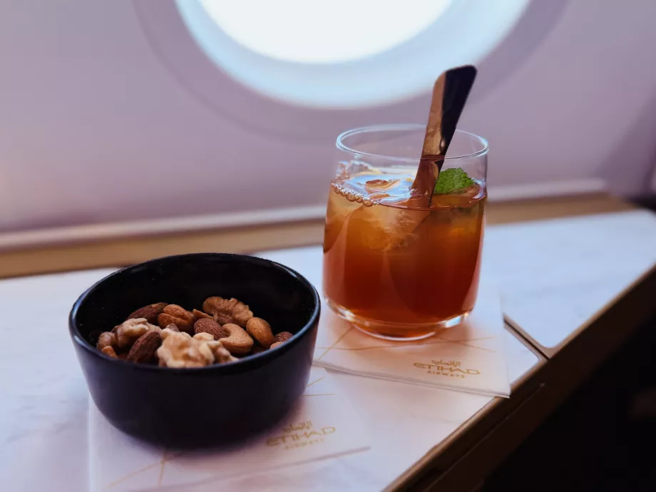 Varm nøtteblanding og iste