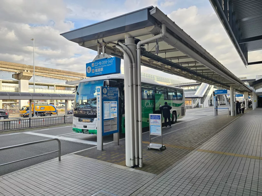 Buss foran terminalen