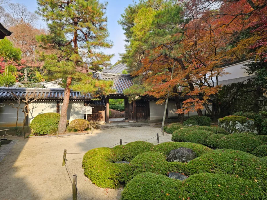 Chion-in-tempelet, hager