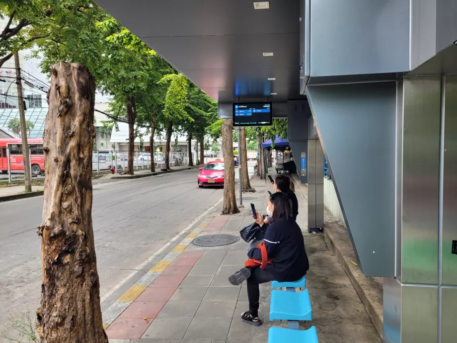 Moderne bussholdeplass