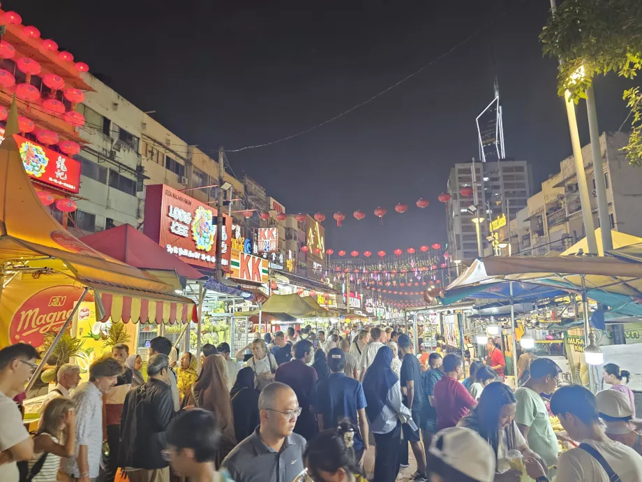 Overfylt natt Jalan Alor