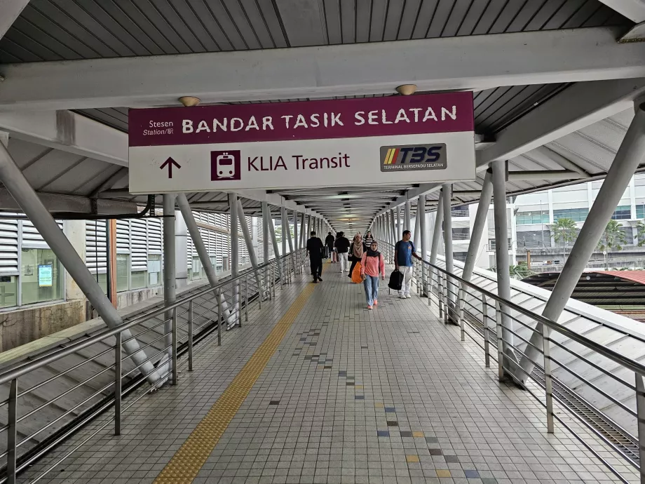 Gangkorridor fra T-banen til bussterminalen