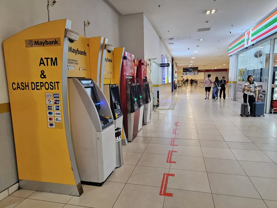 Minibanker ved kassaapparatene