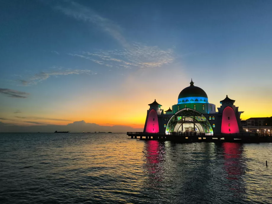 Mosque Selat Mealaka kveld