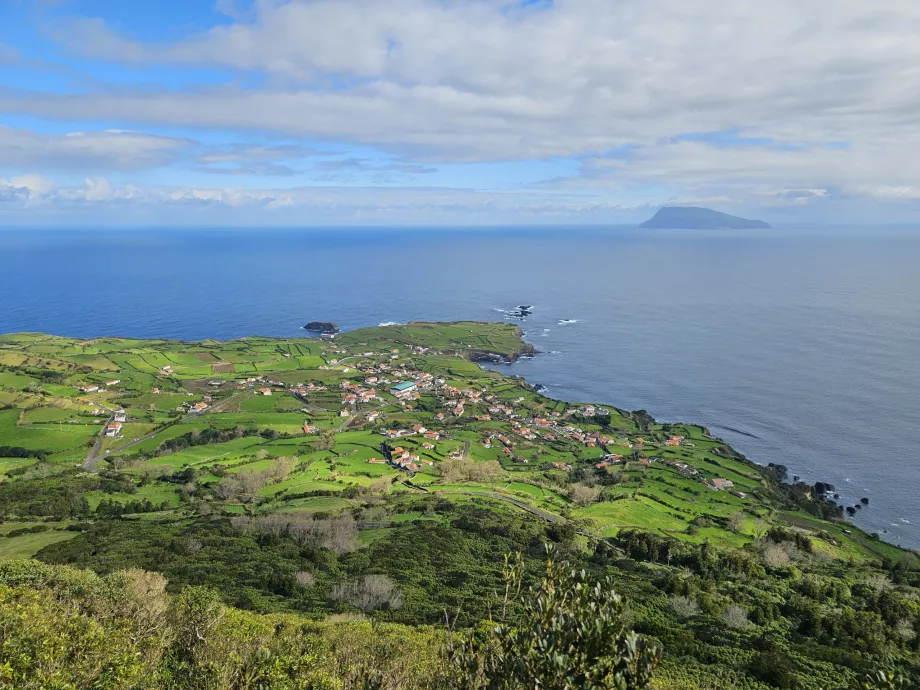 Utsikt over landsbyen Ponta Delgada
