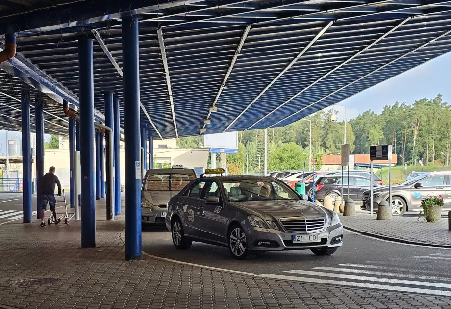 Drosje, flyplassen Szczecin
