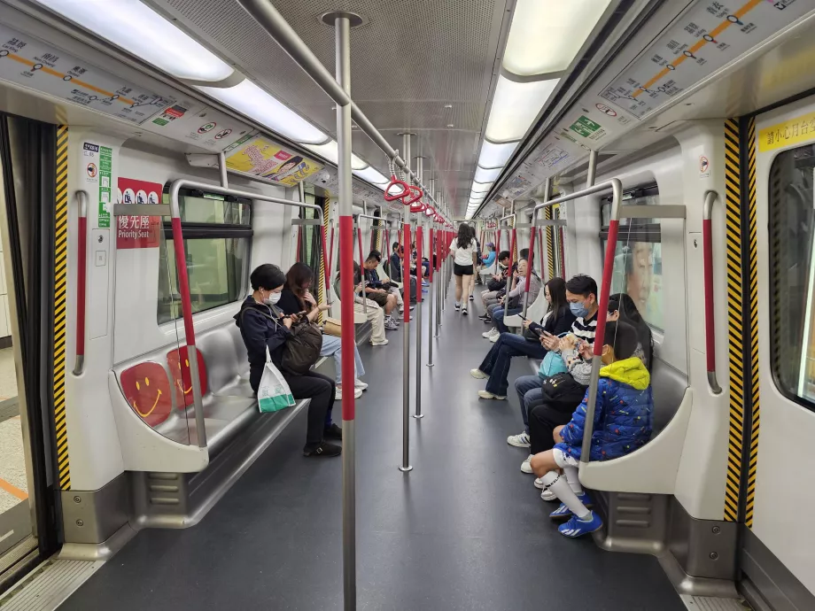 Interiør fra metroen i Hongkong