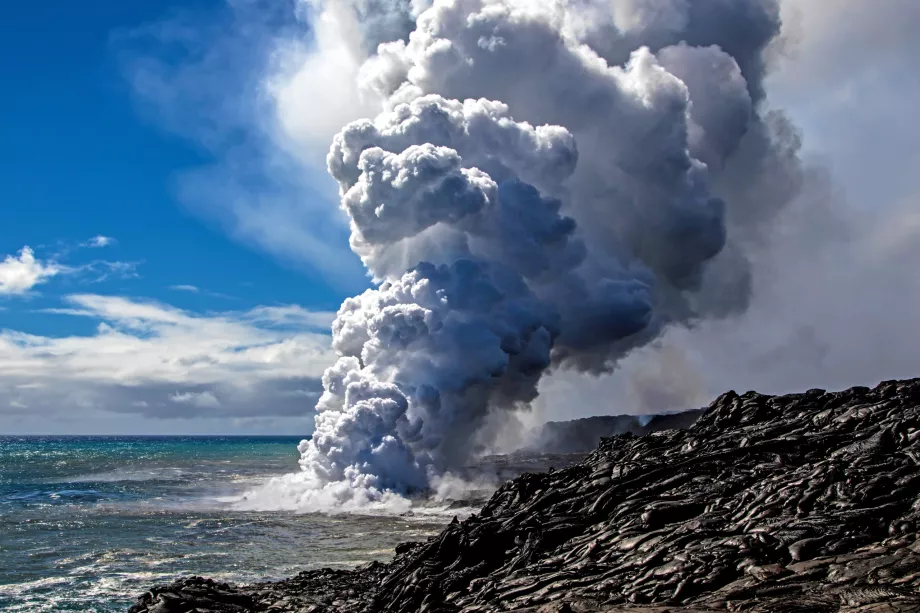 Lava på vei ut i havet