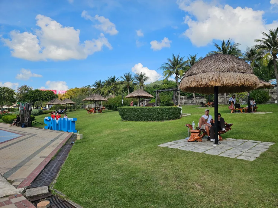 Lysthus foran flyplassen, offentlig del