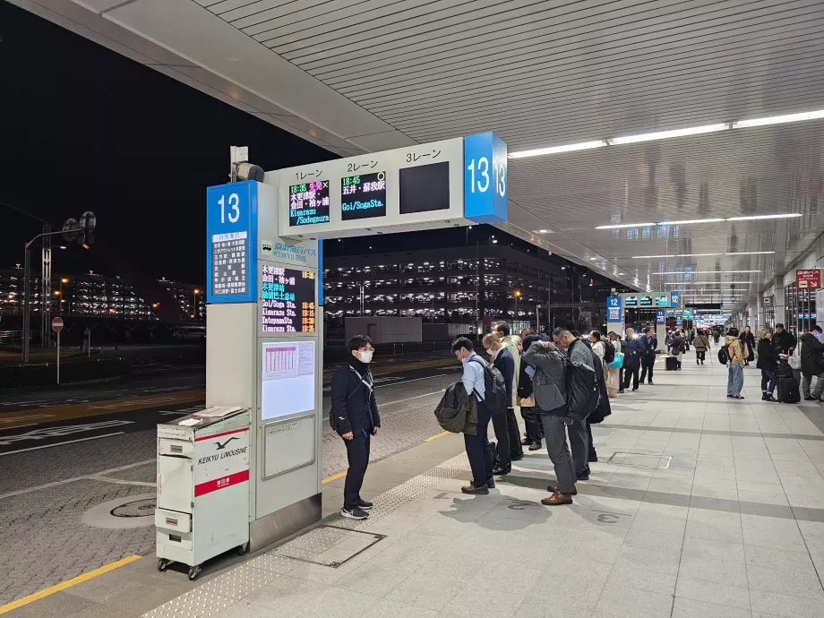 Bussholdeplasser foran Terminal 1