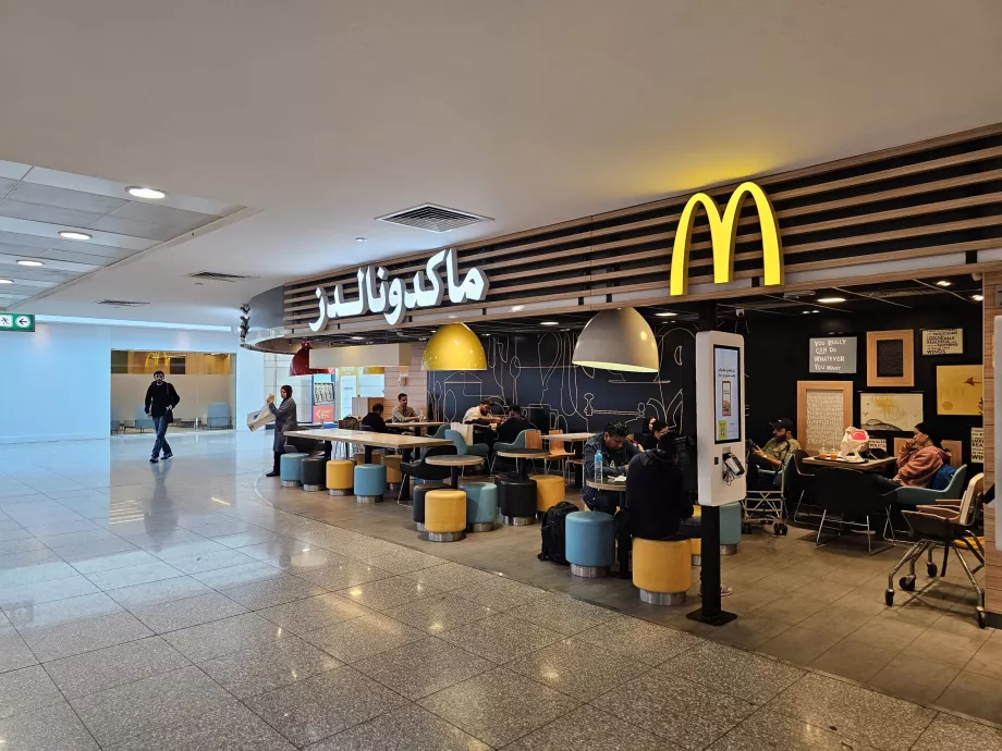 McDonald's, transittseksjonen, Terminal 2