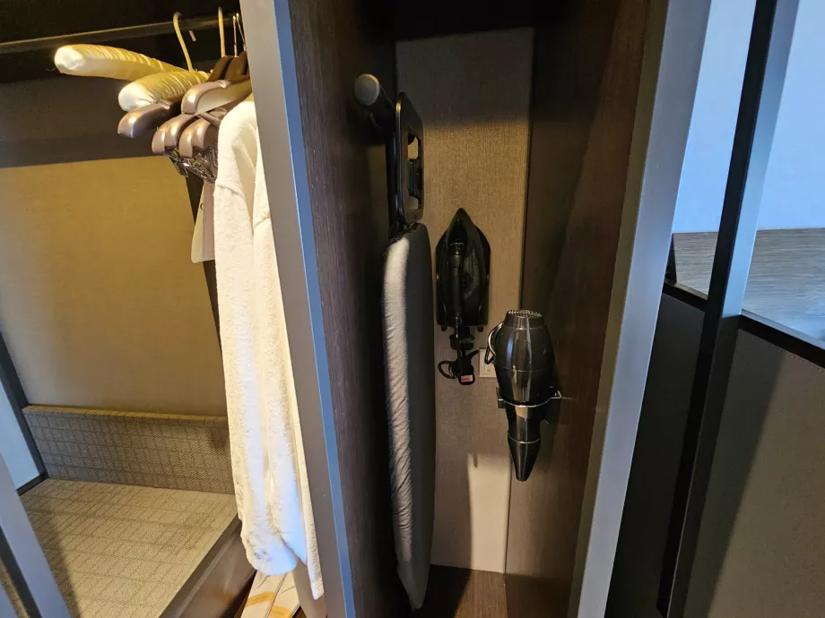 Strykebrett og hårføner