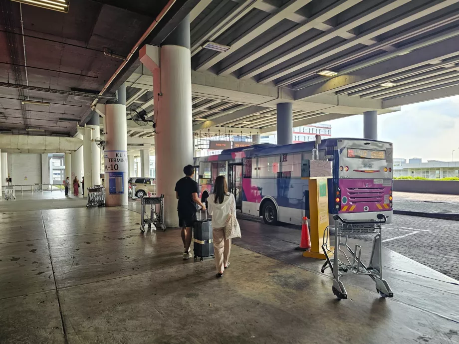 Shuttlebussholdeplass ved Terminal 2