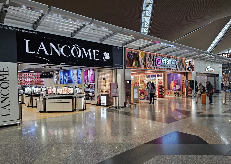 Butikker i det offentlige området i Terminal 1